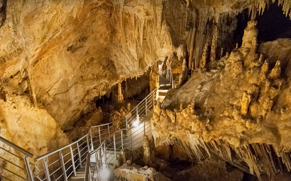 10-of-the-most-spectacular-caves-in-greece7