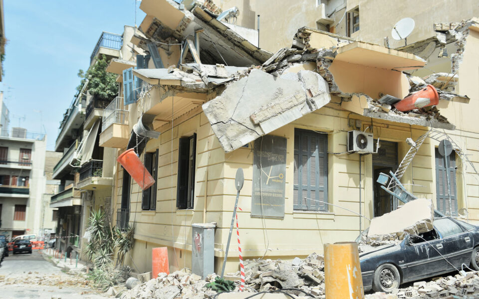 Contractor jailed pending trial over building roof collapse