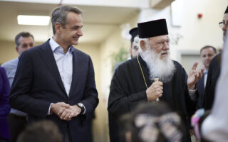 PM Mitsotakis affirms amicable relations with Orthodox Church