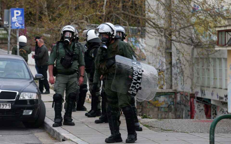 Police remove squatters from Komotini university