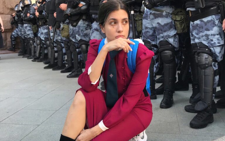 Pussy Riot founder talks to Kathimerini about Russia’s ‘military dictatorship’ ahead of visit to Athens