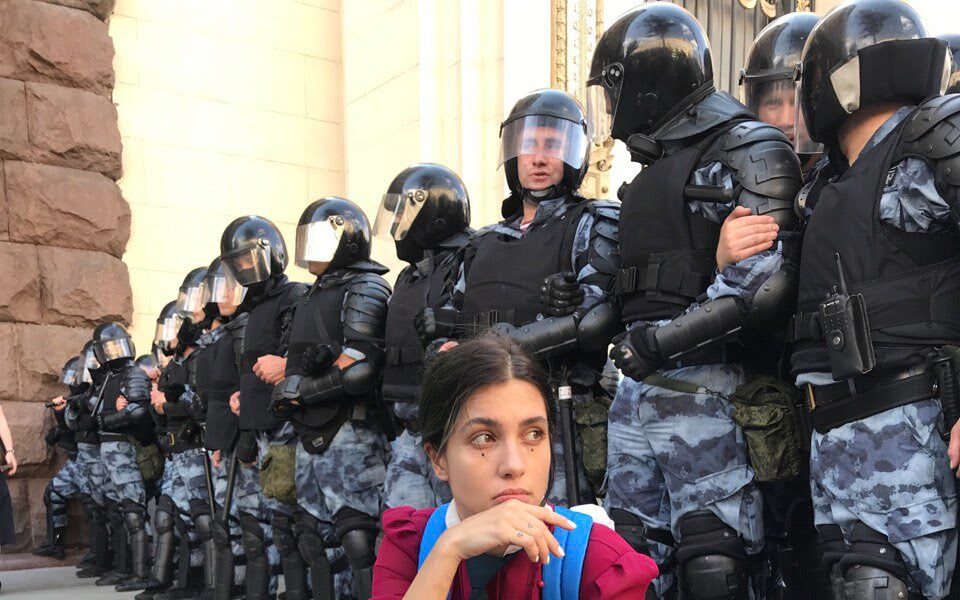 Pussy Riot founder talks to Kathimerini about Russia’s ‘military dictatorship’ ahead of visit to Athens