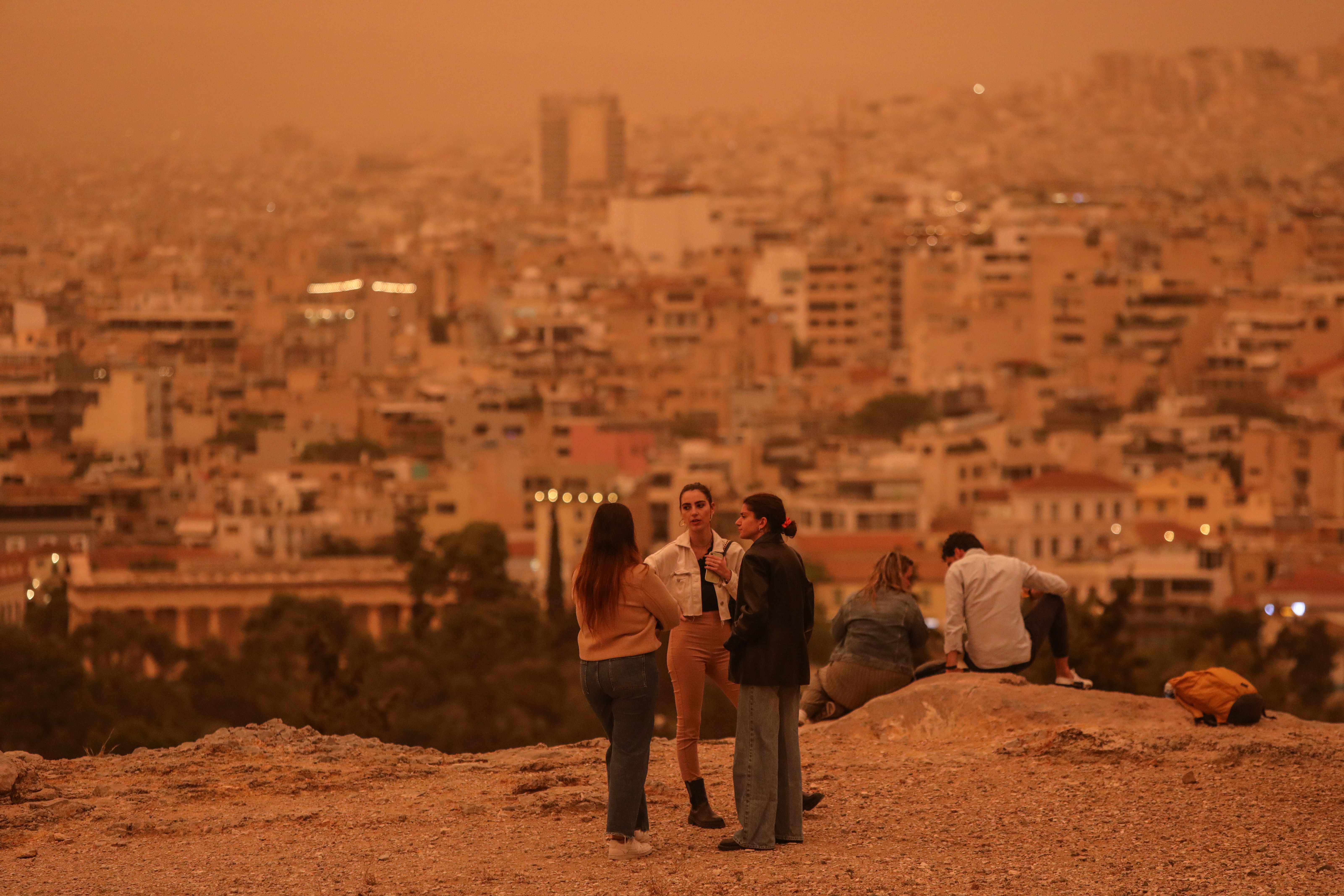 saharan-dust-covering-greece-to-subside-on-wednesday1
