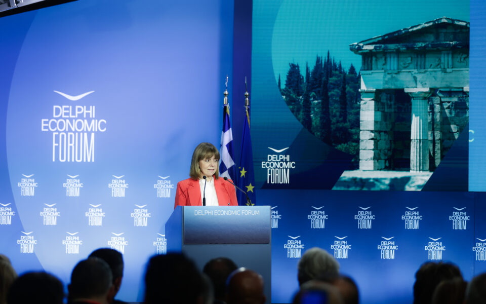 Sakellaropoulou calls for ongoing support for Ukraine