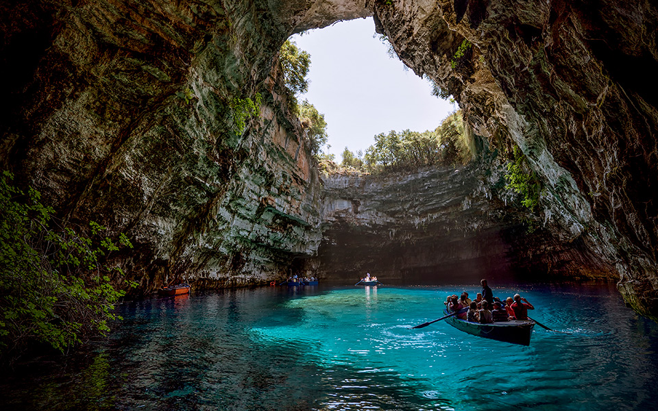 10-of-the-most-spectacular-caves-in-greece5