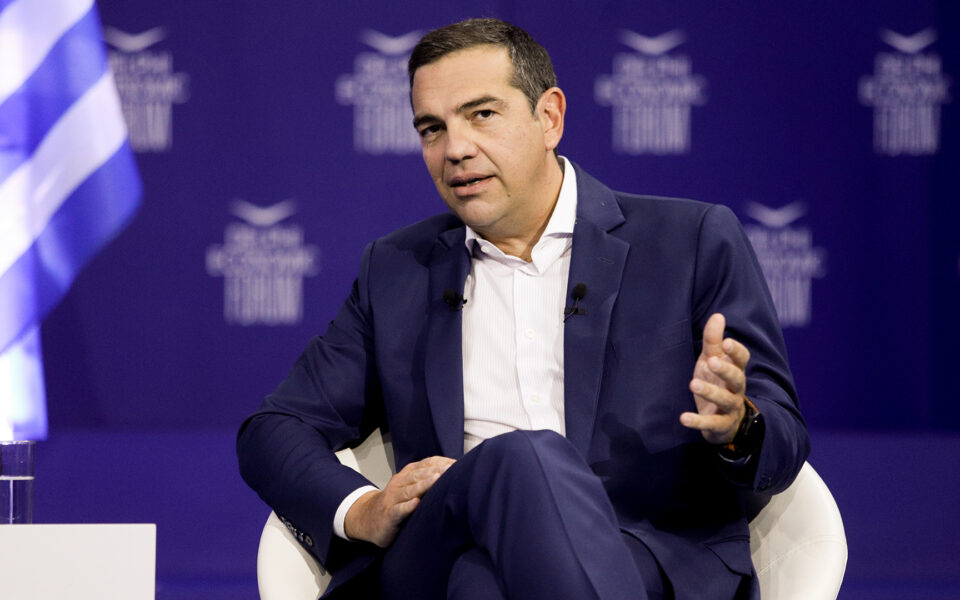 Tsipras calls on left to revisit its vision