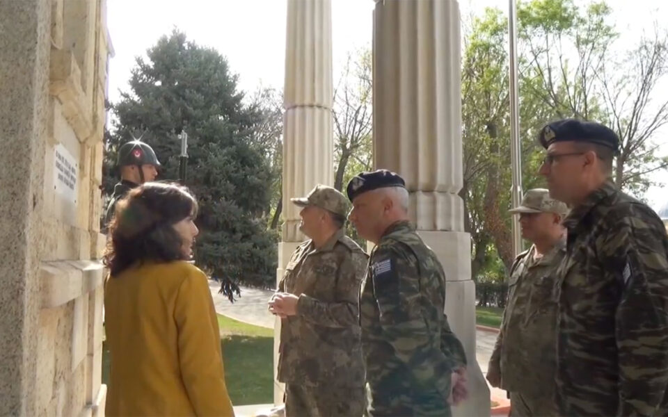 Greek military officials visit Turkish counterparts