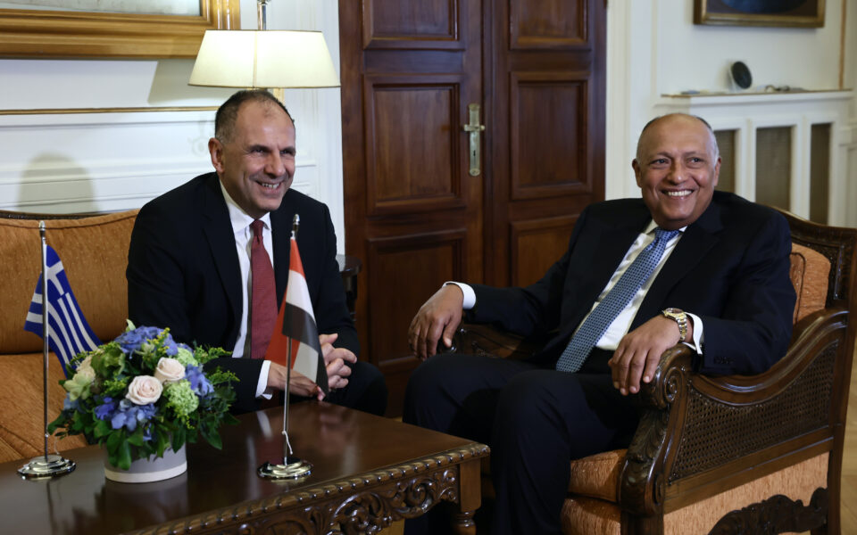 Οι ΥΠΕΞ Ελλάδας και Αιγύπτου επιβεβαιώνουν τη στρατηγική σχέση