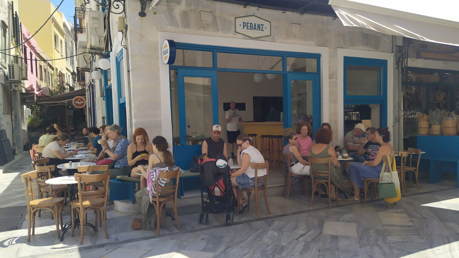 the-revans-taverna-in-syros-is-just-as-it-should-be3
